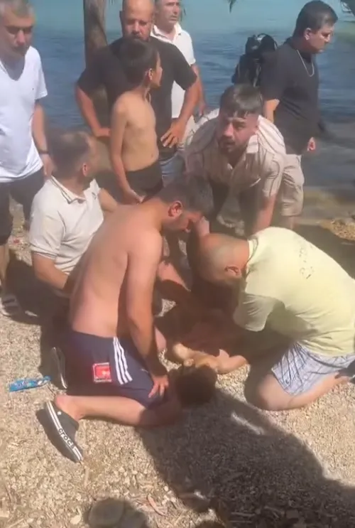 Adana'da baraj gölüne giren çocuk boğulma tehlikesi geçirdi