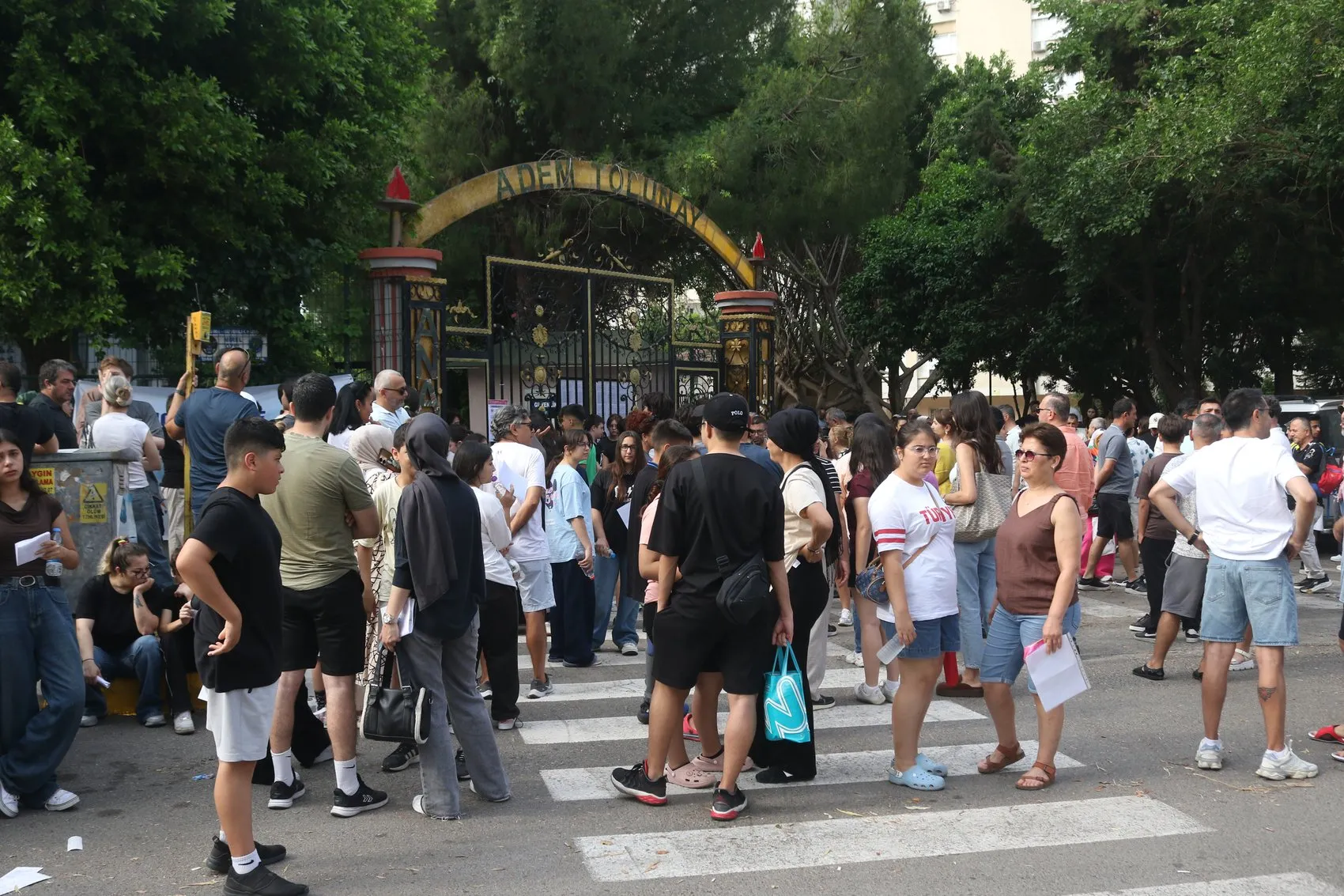 LGS heyecanı Antalya sokaklarına taştı