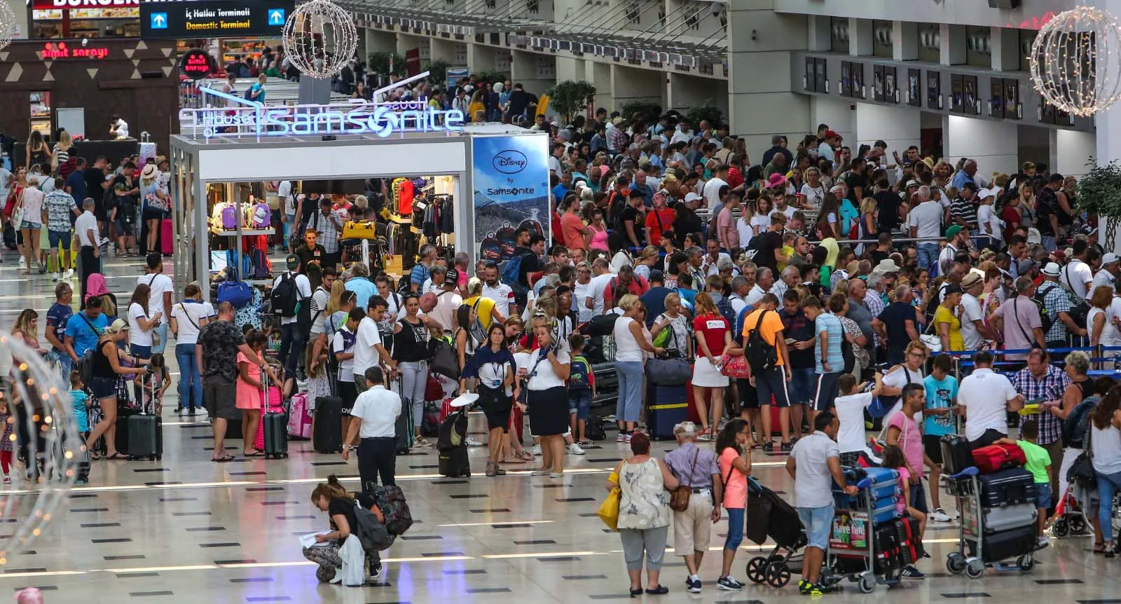 Antalya tatil sezonunu 3,5 milyon yabancı turistle karşıladı