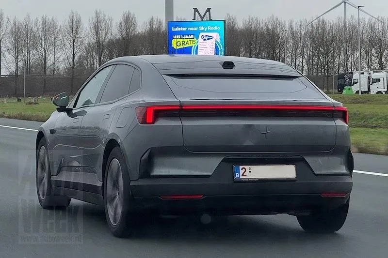 Arka camı olmayan Polestar 4 bedel ödetiyor: Kaza üstüne kaza