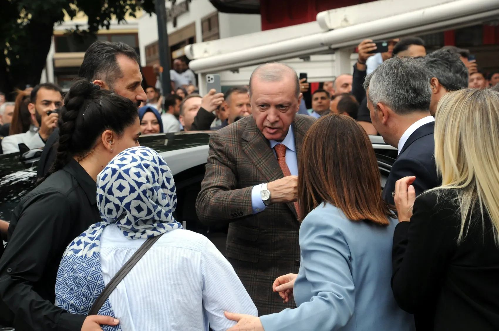 Erdoğan Edirne ziyaretinde vatandaşlarla çay içti
