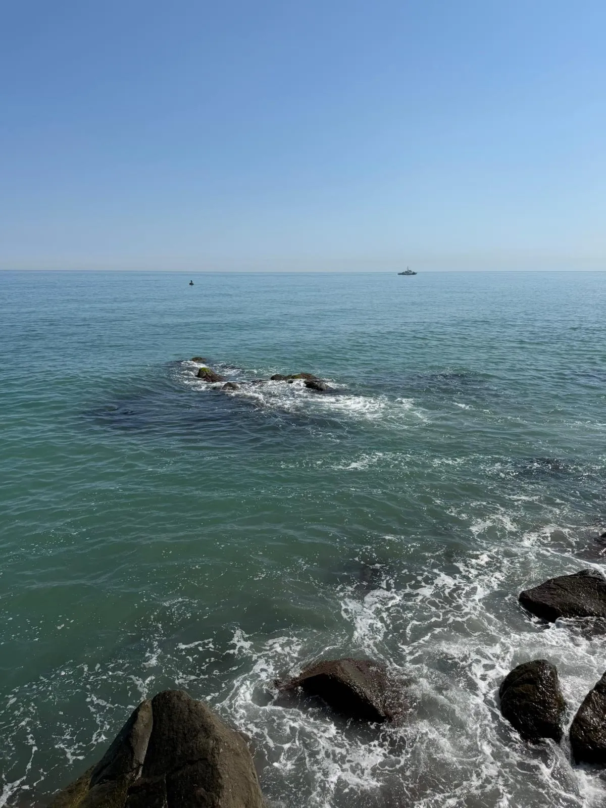 Ordu'da denize giren aileyi Alman turist kurtardı
