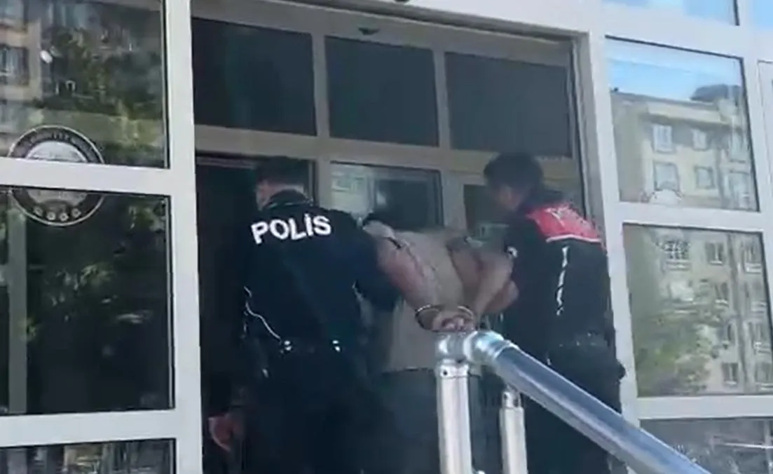 Kütahya sokaklarında yakalanan şüphelinin altından kırmızı bülten çıktı