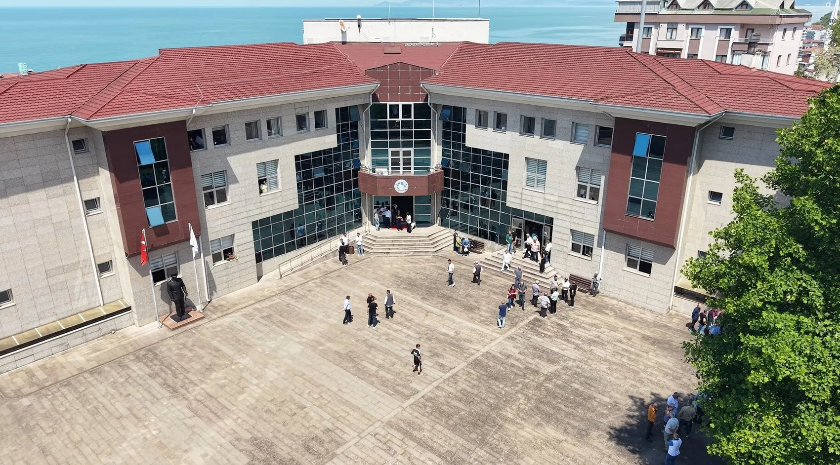 Akçakoca belediye meclisinde seçim kavgası