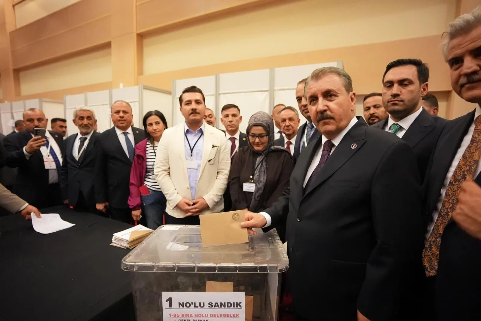 Mustafa Destici BBP’de güven tazeledi