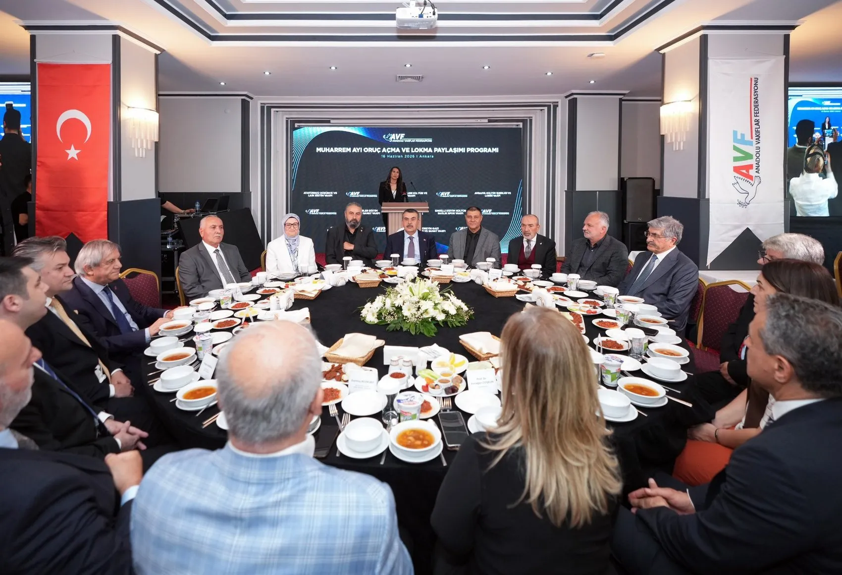 Bakan Tekin Muharrem ayı sofrasında birlik mesajı verdi