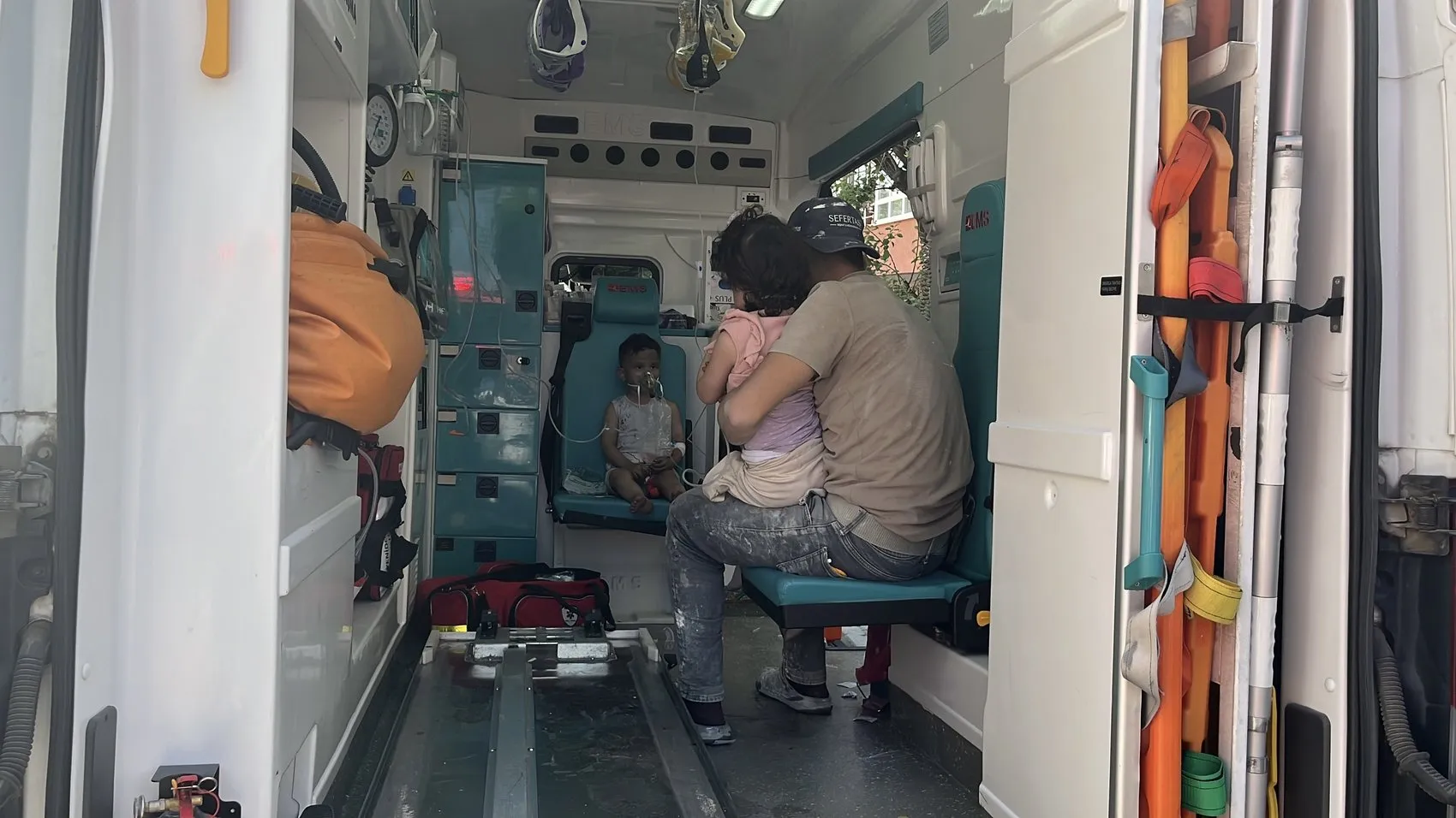 Darıca’da bir evde çıkan yangın anne ve iki çocuğunu hastanelik etti