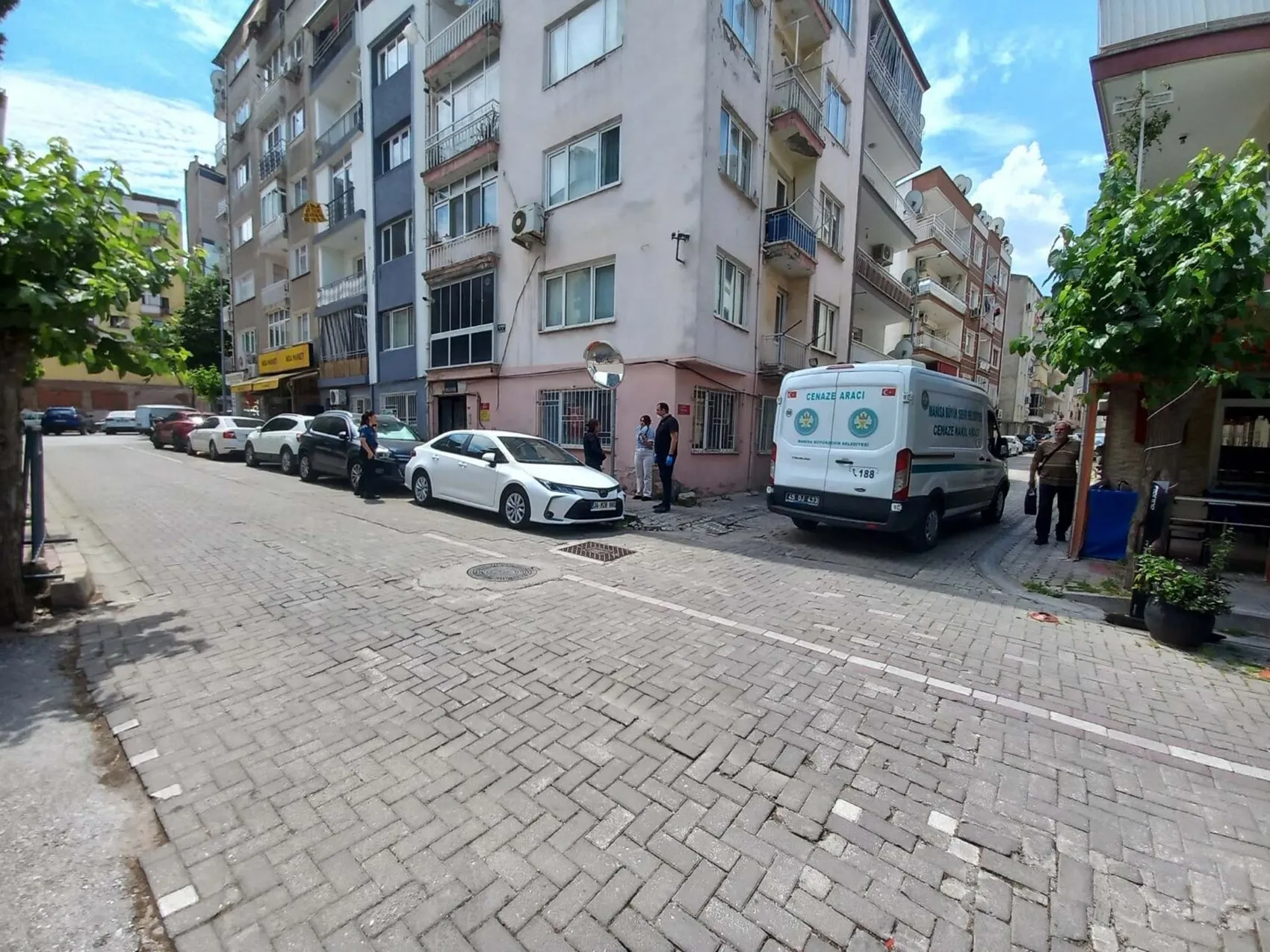 Manisa'da yalnız yaşayan modacı evinde ölü bulundu