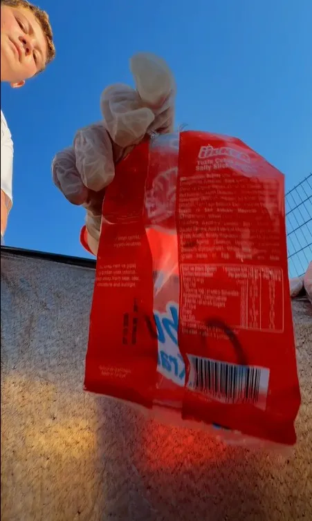 İznikli 12 çocuk bisikletleriyle sokakları temizliyor
