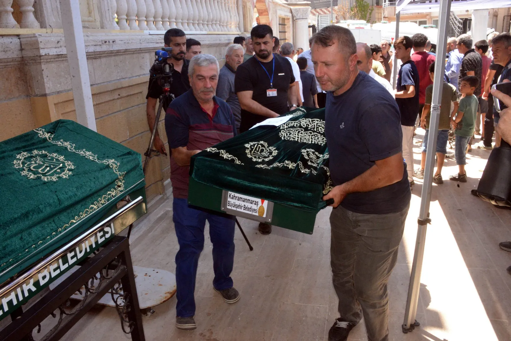 Kahramanmaraş'ta acı veda Yangında hayatını kaybeden 3 kardeş defnedildi