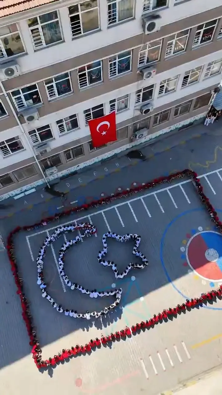 Cizreli çocuklardan milli takıma bahçede ay-yıldızlı sürpriz