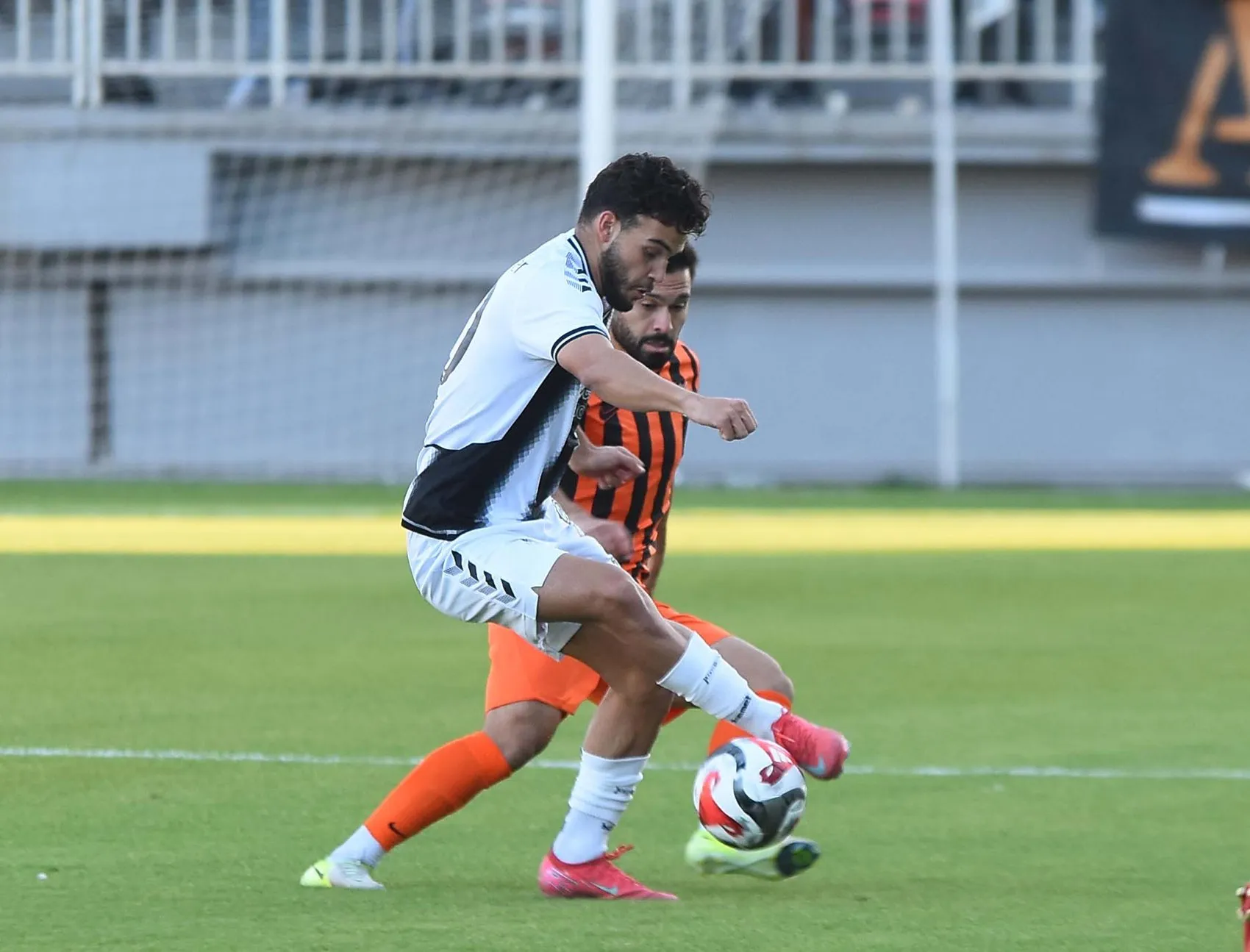 Altaylı Emre Tangeldi sözleşmesini feshedip Eskişehirspor ile el sıkıştı