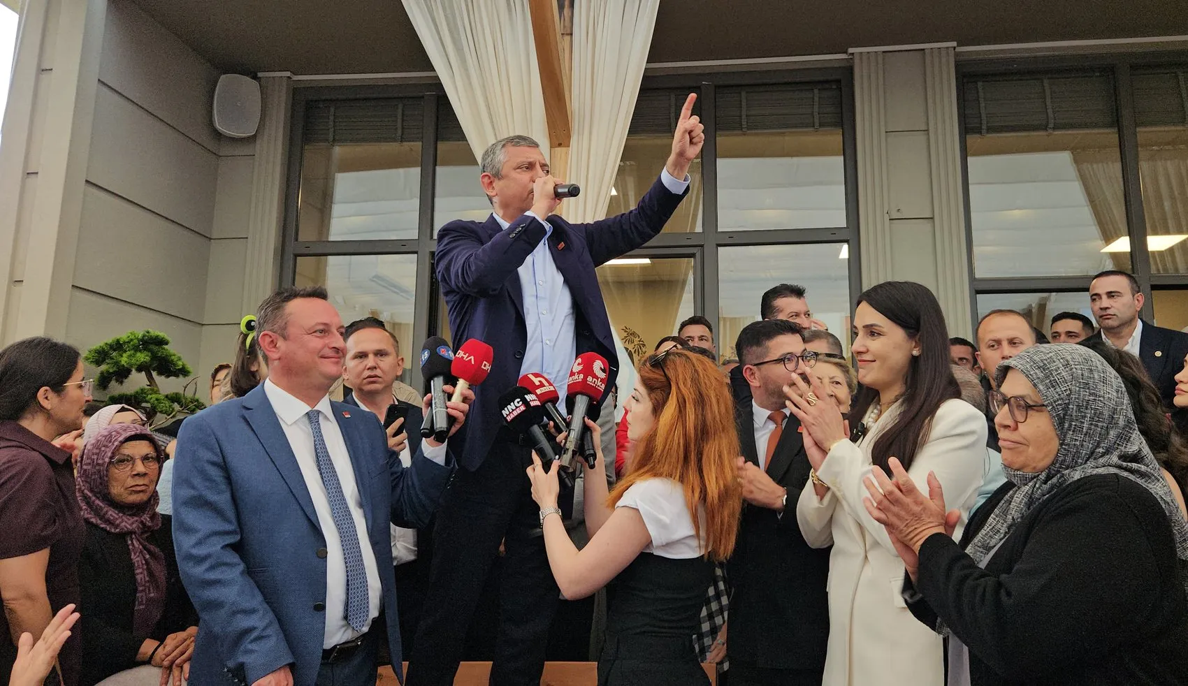 Özgür Özel hedefteki isimlerin neden unutulmadığını açıkladı?