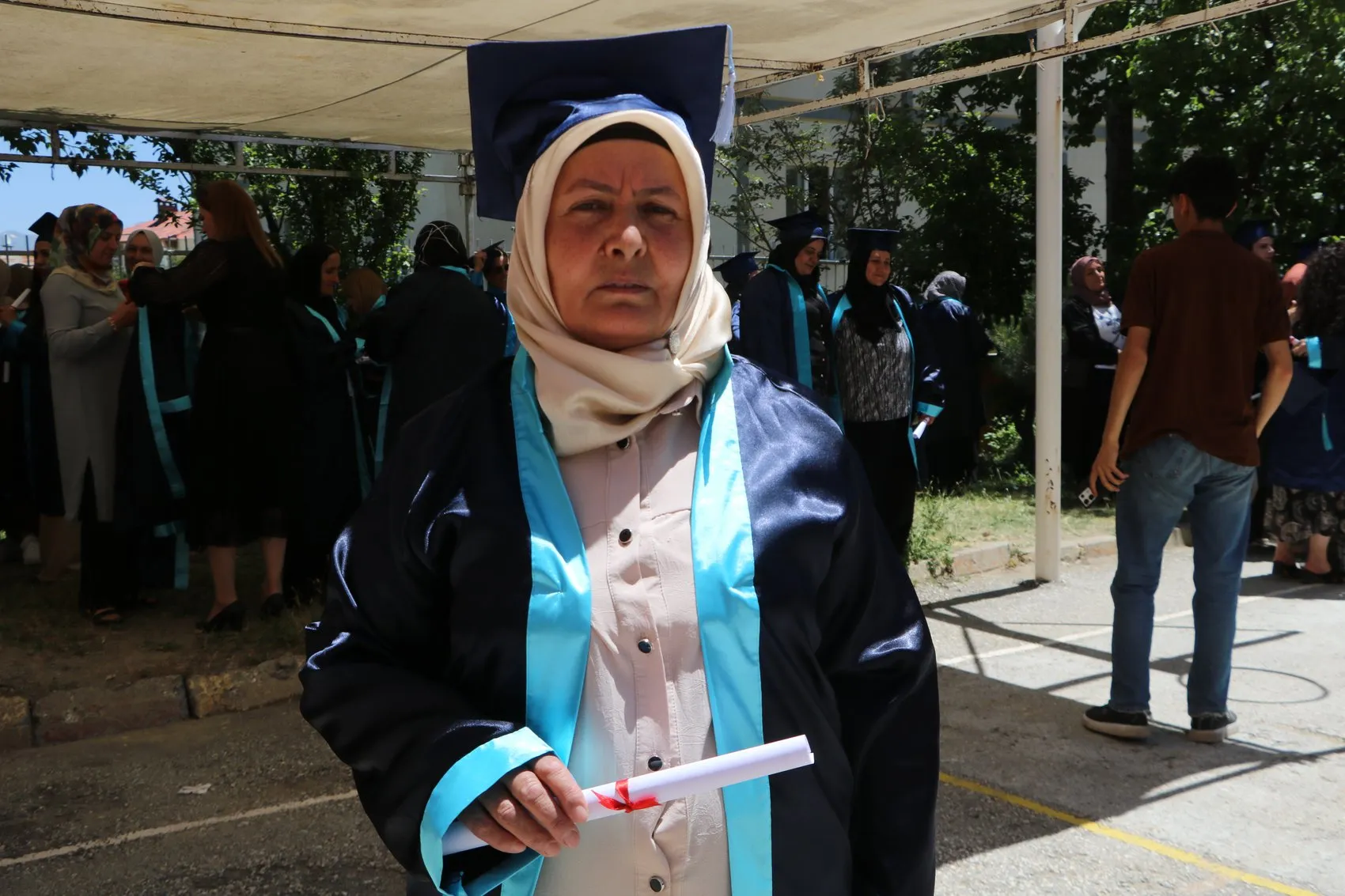 Şehit oğlunun vasiyeti Hamide anneyi 51 yaşında mezun etti