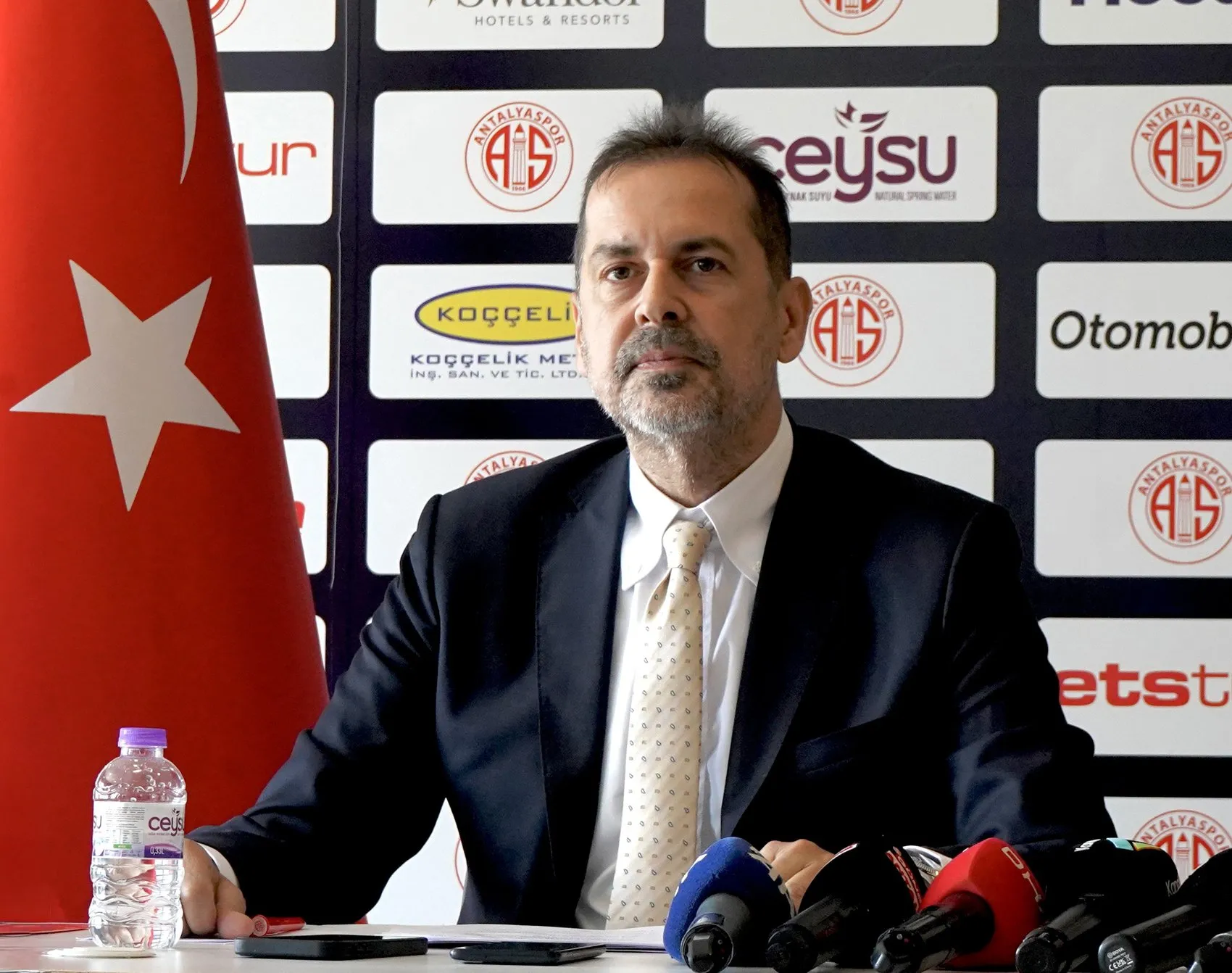 Antalyaspor'da yönetim bayrağı devrediyor