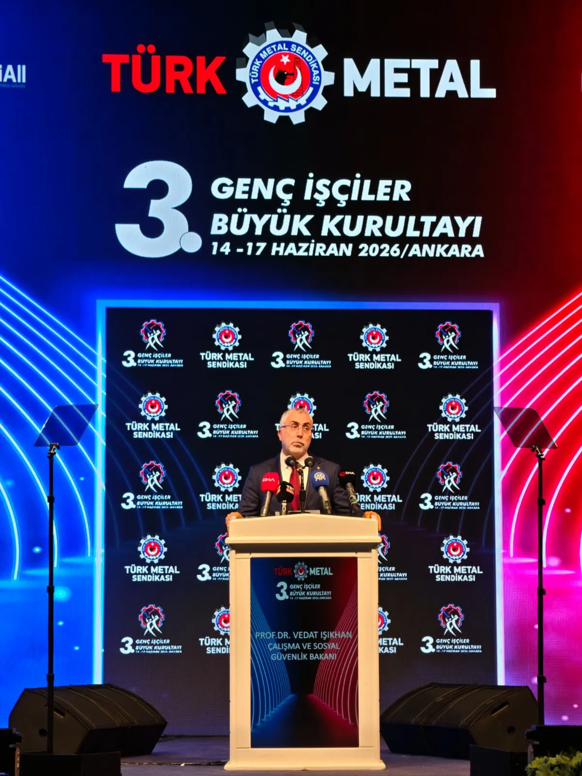 Bakan Işıkhan dijital bağımlılık uyarısı yaptı