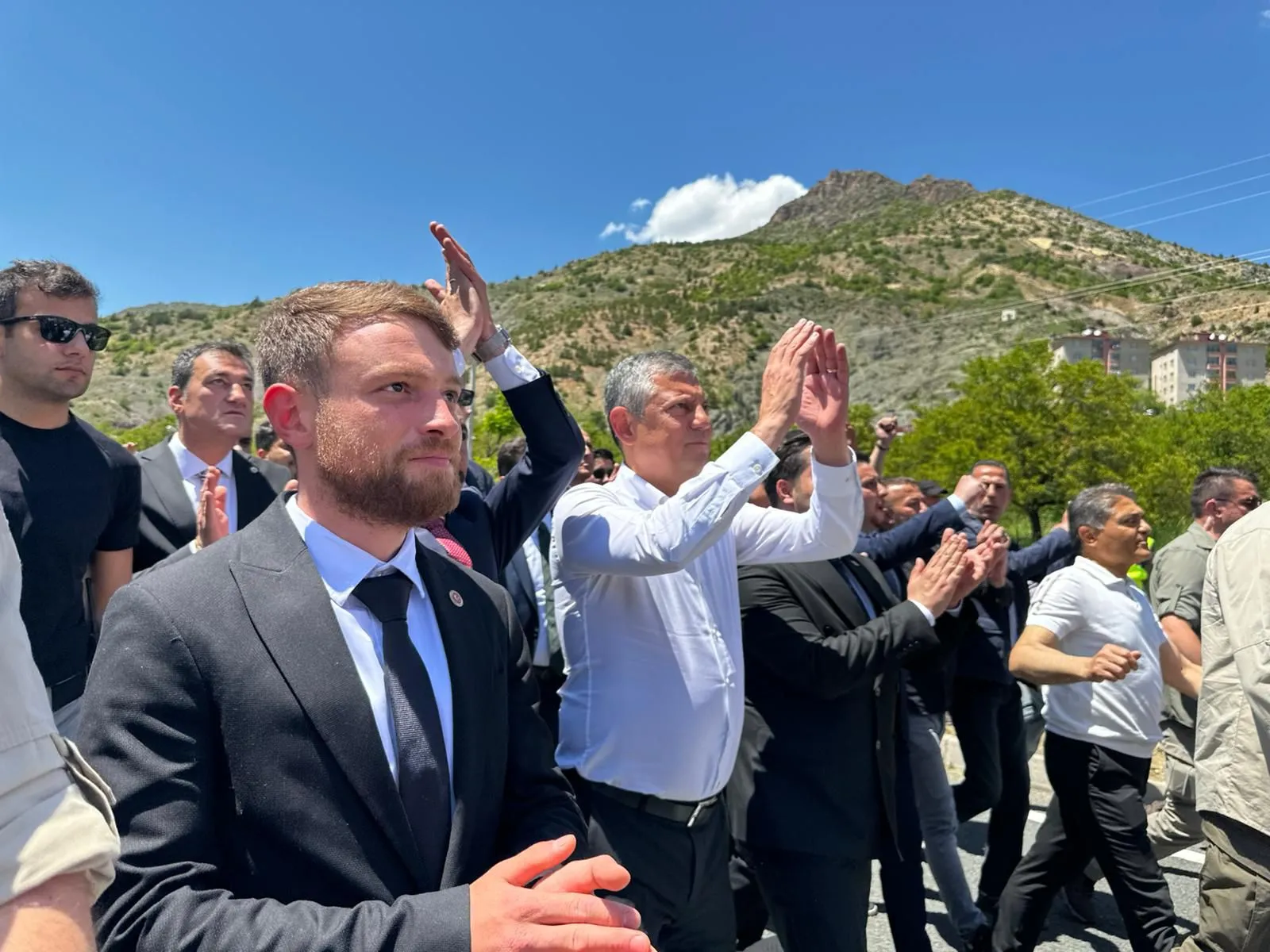 Özgür Özel Gümüşhane yolcusu Pazar günü sandığa gidin