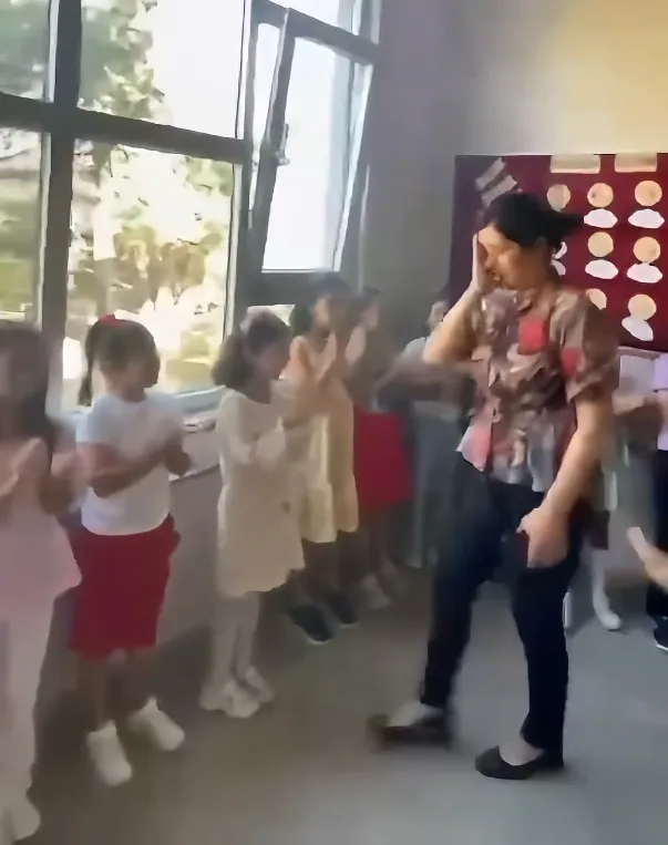 38 yıllık öğretmen Sevil Darısapı sınıfına veda etti