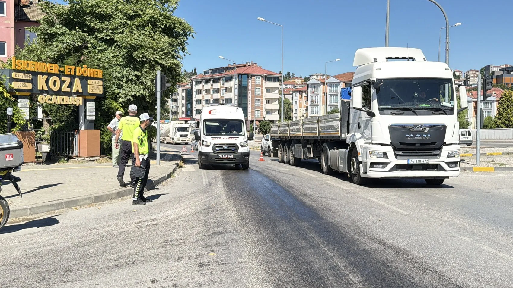 Bartın'da mazot sızıntısı motosikletlileri yere serdi