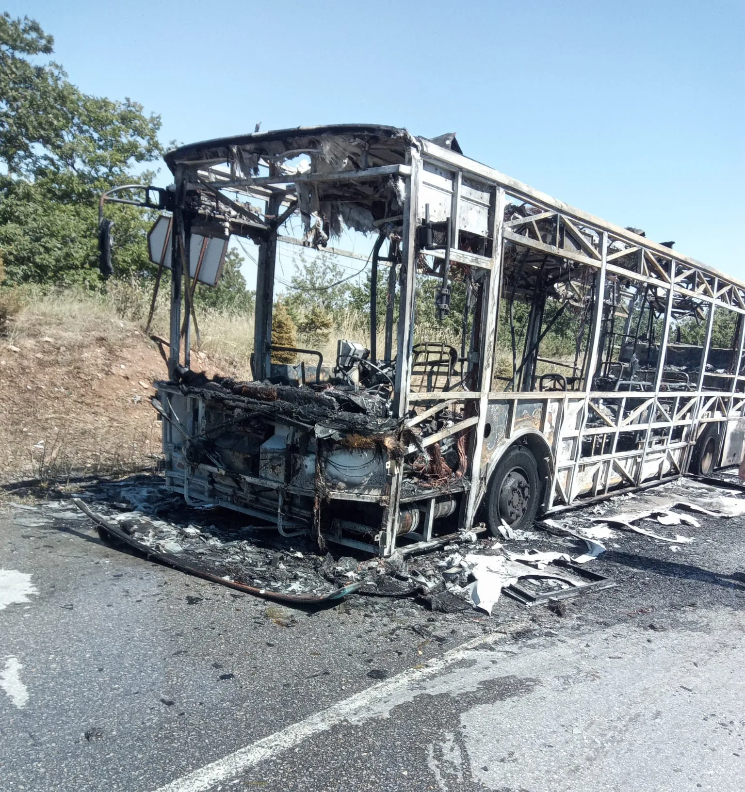 Eskişehir yolunda seyir halindeki belediye otobüsü küle döndü