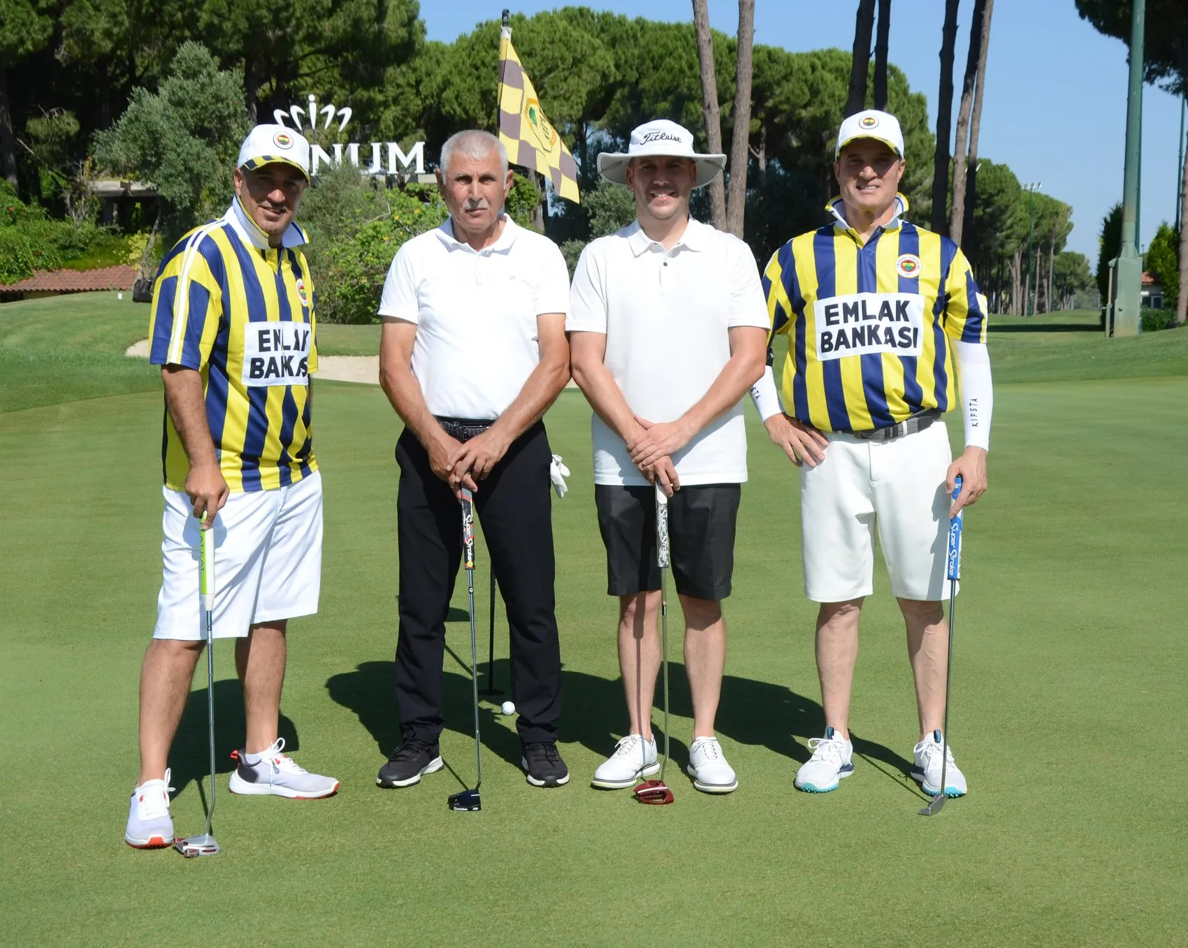 Golf sahasında üç büyüklerin dostluk rüzgarı esti