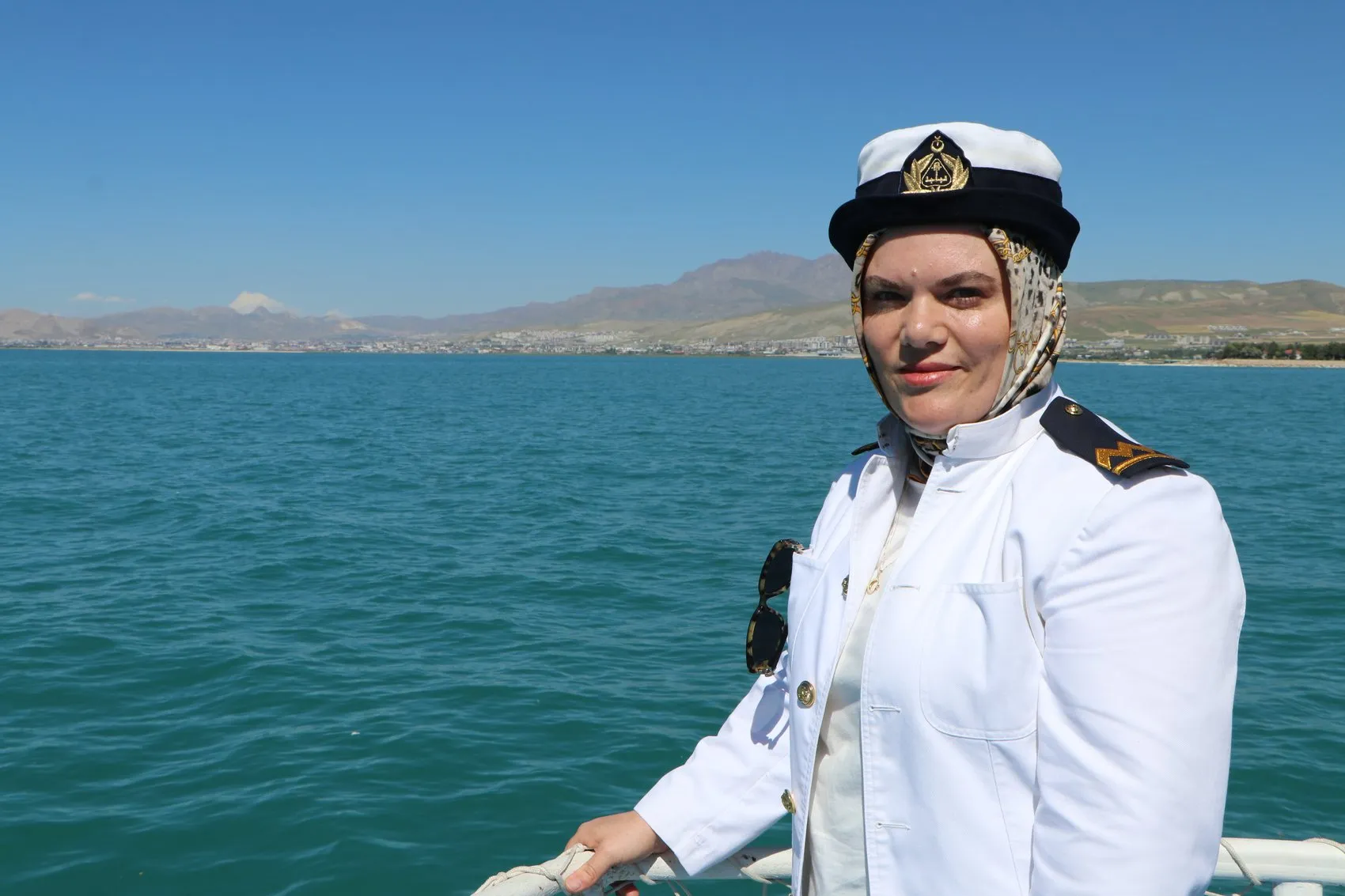 Van Gölü'nün dümeninde artık bir kadın var