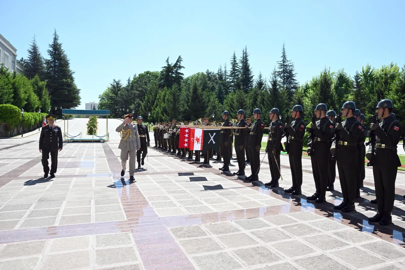 İngiliz Kara Kuvvetleri Komutanı Ankara'da temaslarda bulundu