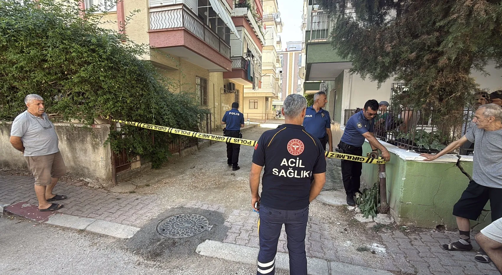 Antalya’da dehşet Öğretmen eşini ve kayınpederini öldürdü