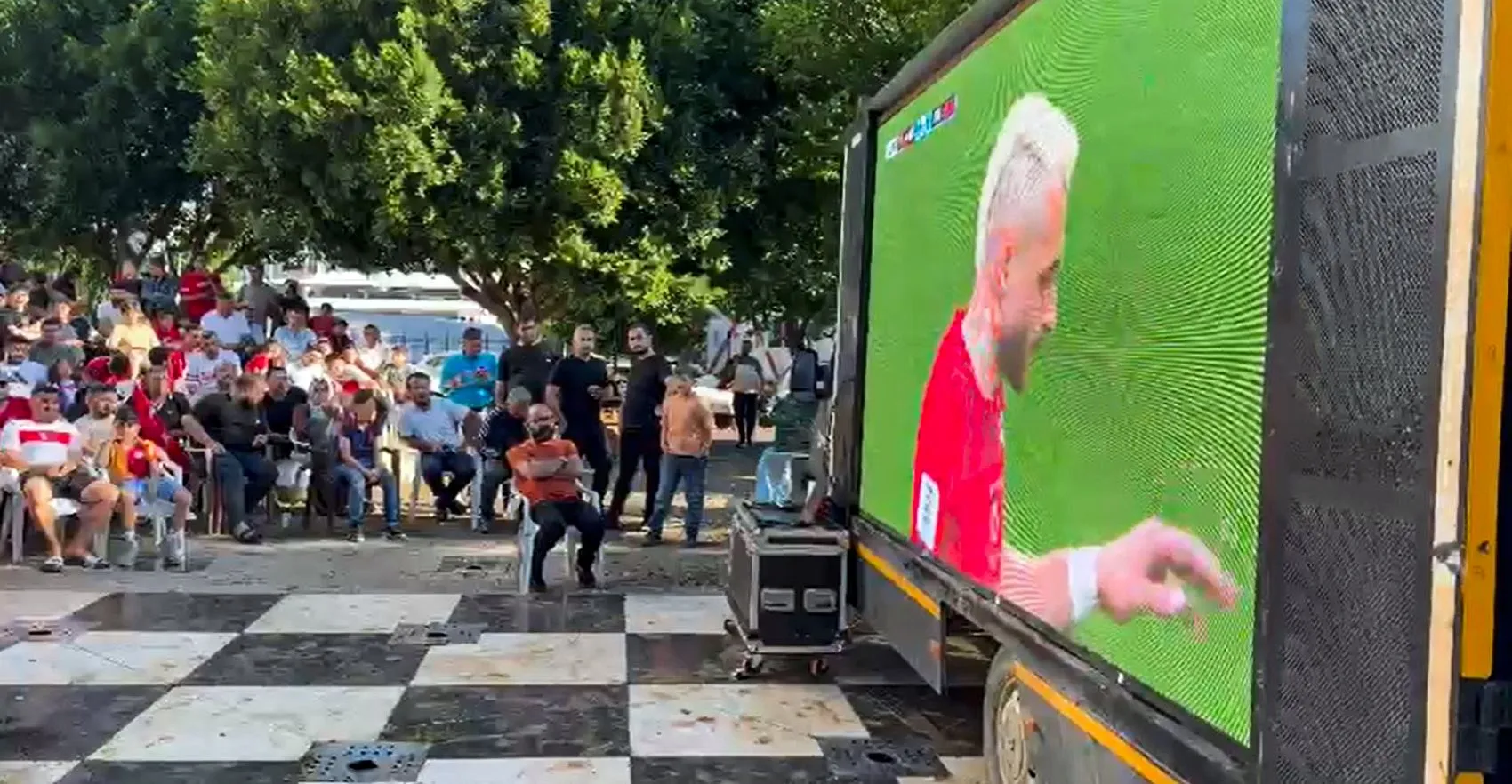 Adanalılar milli maç coşkusunu ciğer sofrasında yaşıyor