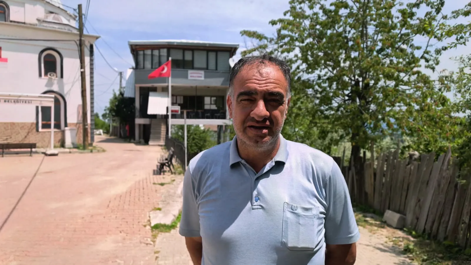 Bursa'da yolun üzerine kurulan 48 yıllık mahalle konağı