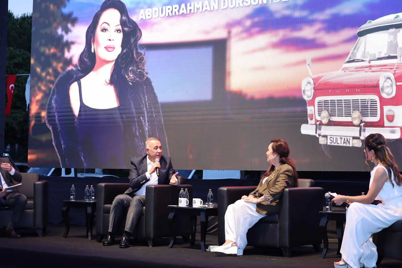 Türkan Şoray Sultangazi’de Kadir İnanır’ı andı