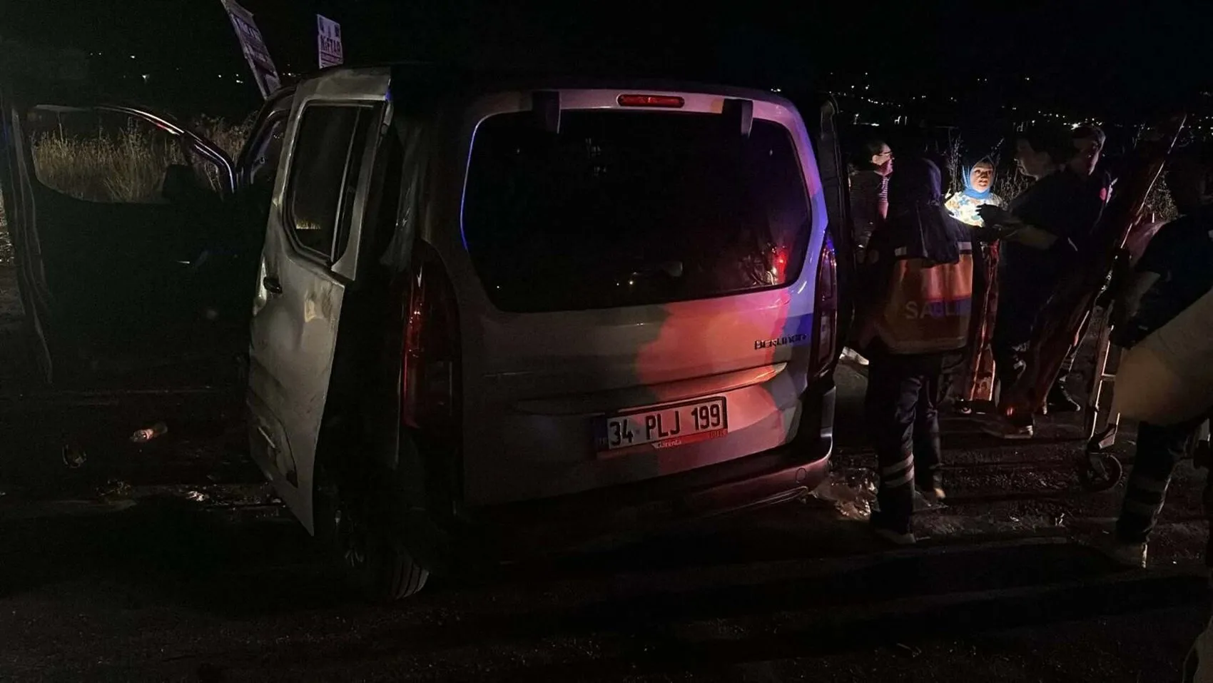 Manisa'da gece yarısı traktör kazası 4 kişi hastanelik oldu