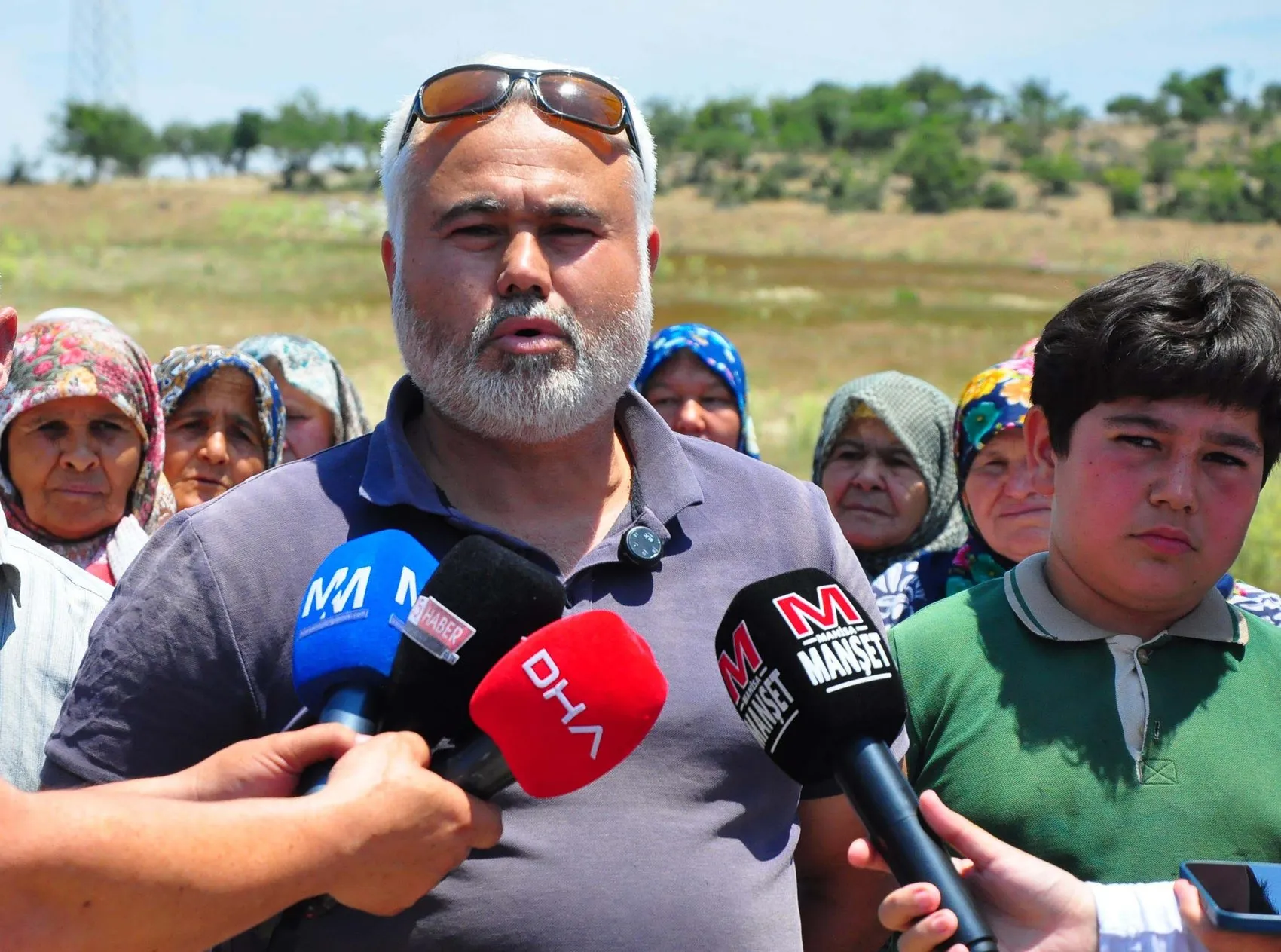 Manisalılar yeni mezarlık projesine traktörleriyle karşı çıktı