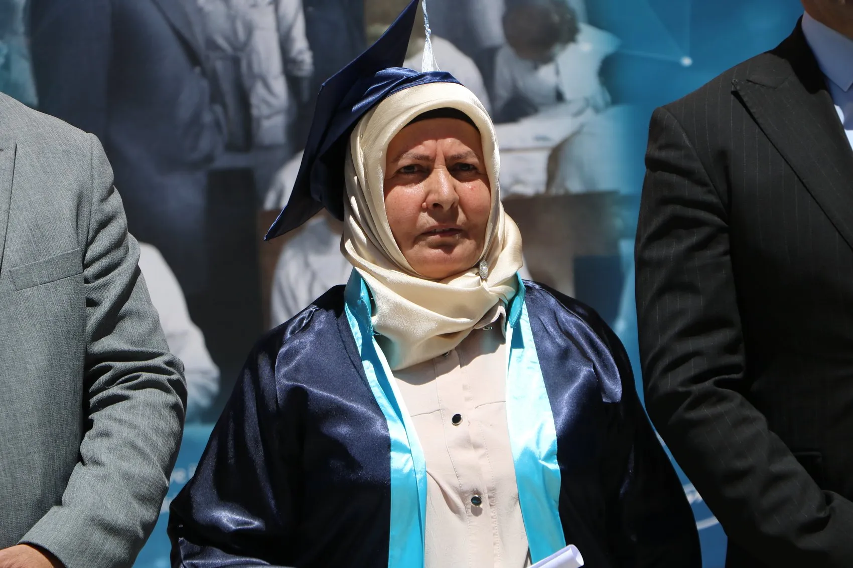 Şehit oğlunun vasiyeti Hamide anneyi 51 yaşında mezun etti