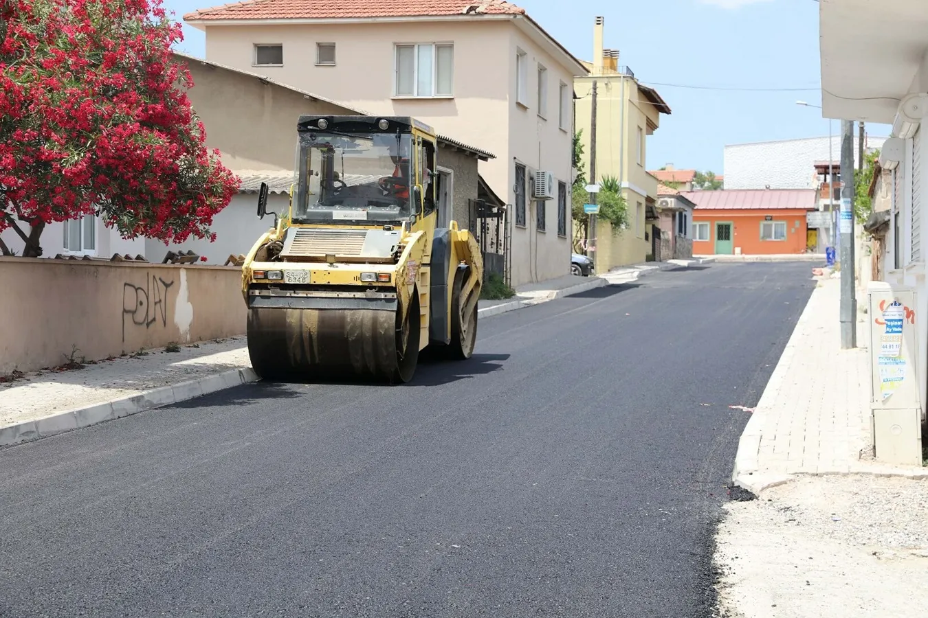 Urla’nın yolları için 186 milyon liralık asfalt ve parke seferberliği