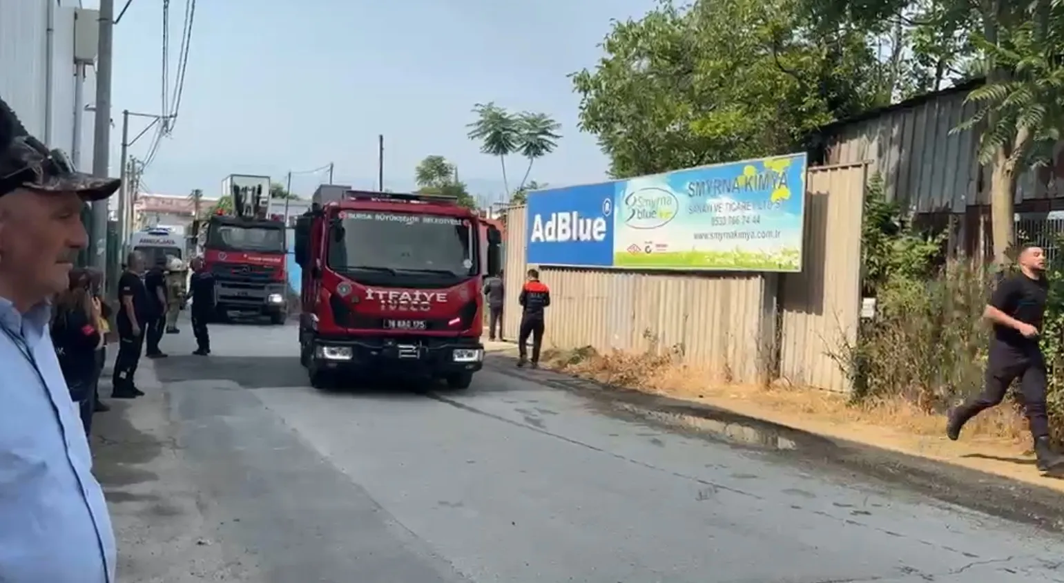 Bursa'da boya fabrikası alevlere teslim oldu