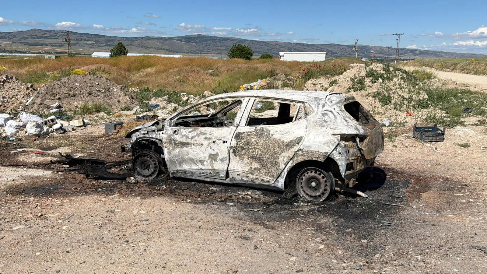 Eskişehir'de öfke kontrolü kaybı Eşinin aracını ateşe verdi