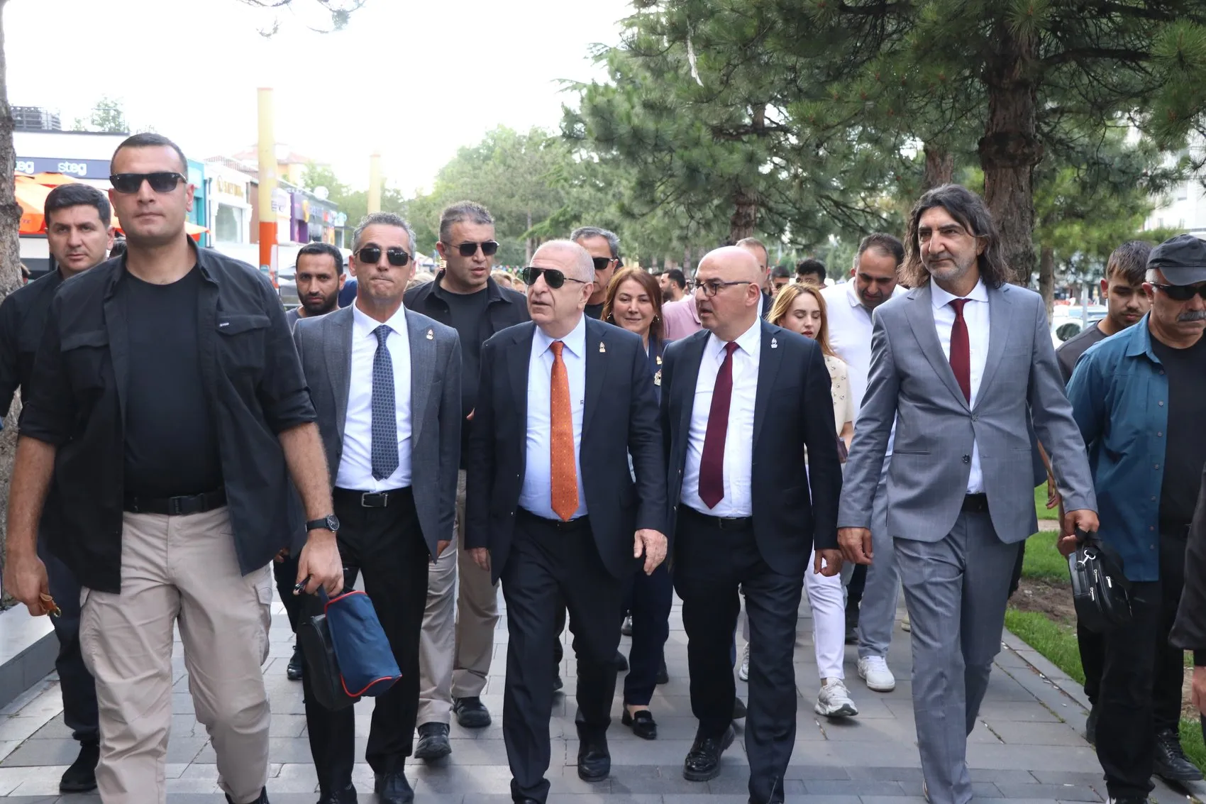 Ümit Özdağ Kayseri sanayicisi ve esnafıyla bir araya geldi