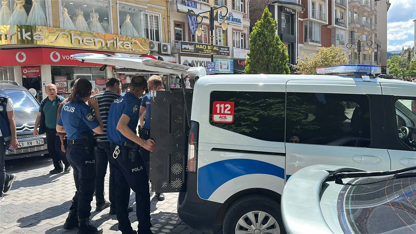Kütahya'da sokak ortasında silahlı tartışma