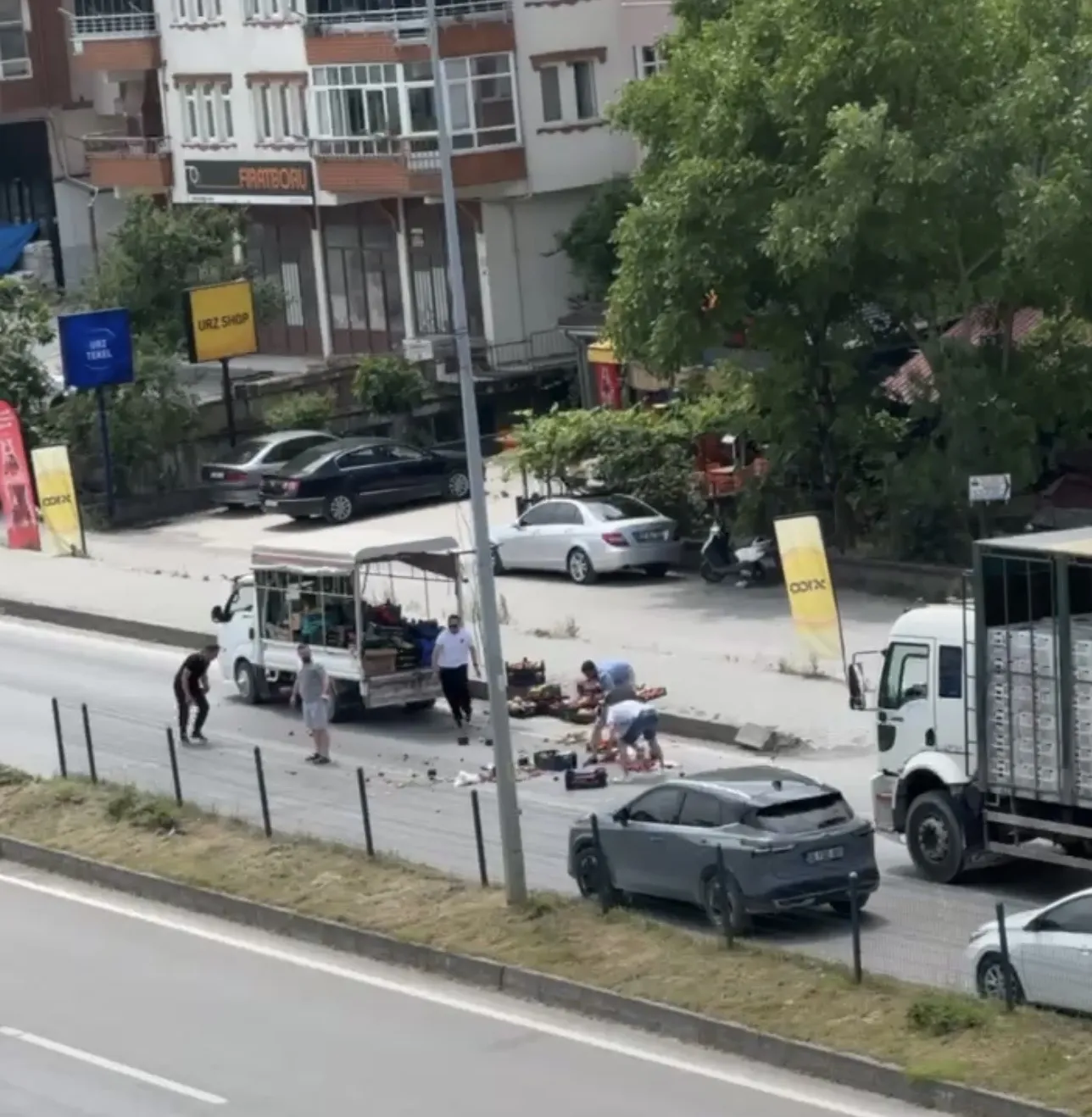 Bartın yolunda imece usulü temizlik