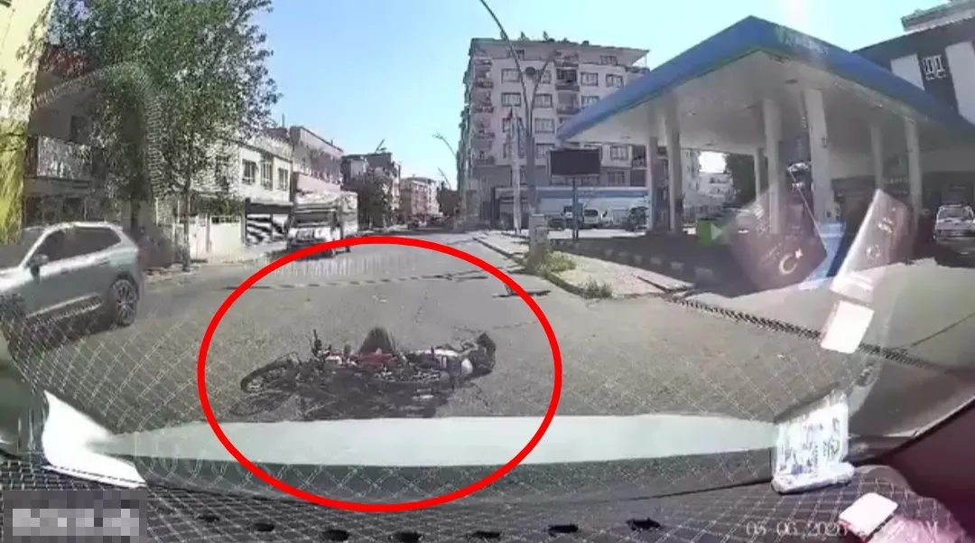 Batman'da akaryakıt istasyonu yolunda motosikletli kaza yaptı