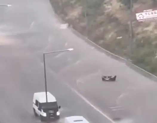 Ankara akşam saatlerinde dolu ve sağanağa teslim oldu
