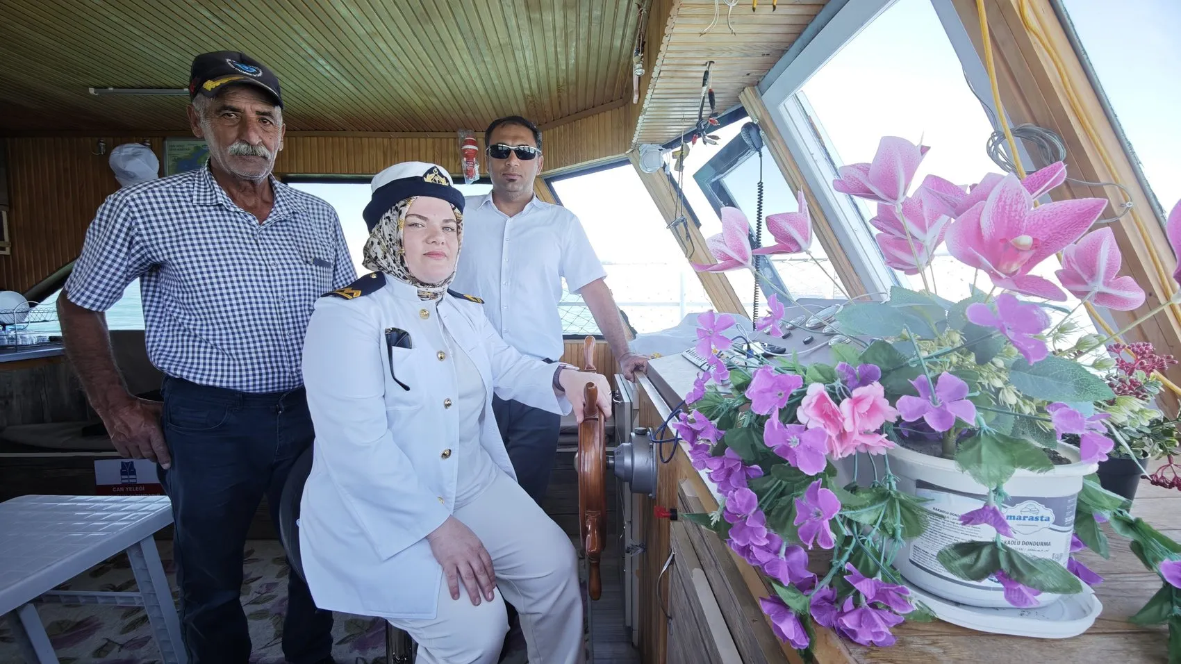 Van Gölü'nün dümeninde artık bir kadın var