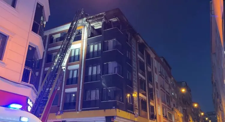 Esenler'de gece yarısı korkutan apartman yangını