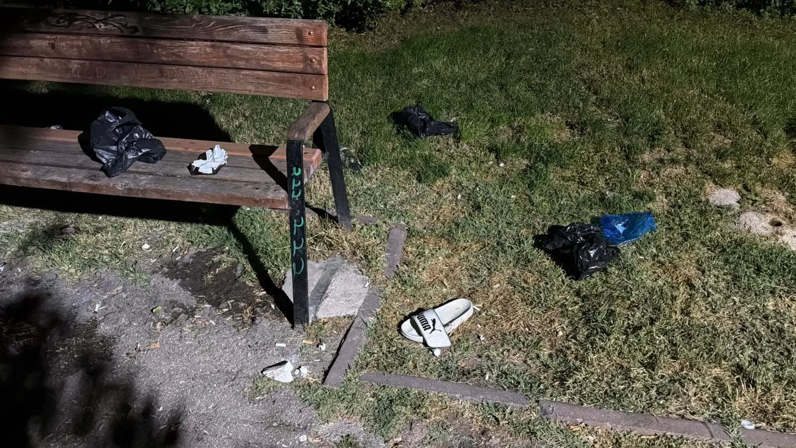 Eskişehir’de parkta alkol alan arkadaş grubu birbirine girdi