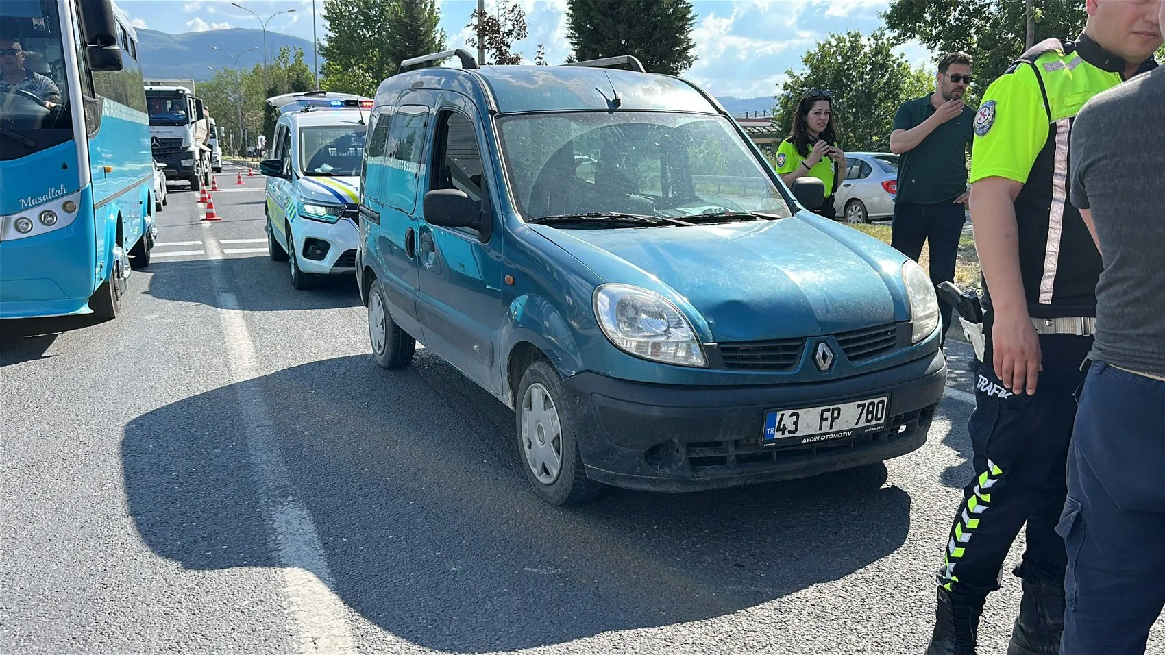 Kütahya’da yolun karşısına geçmeye çalışan yaşlı kadın ağır yaralandı