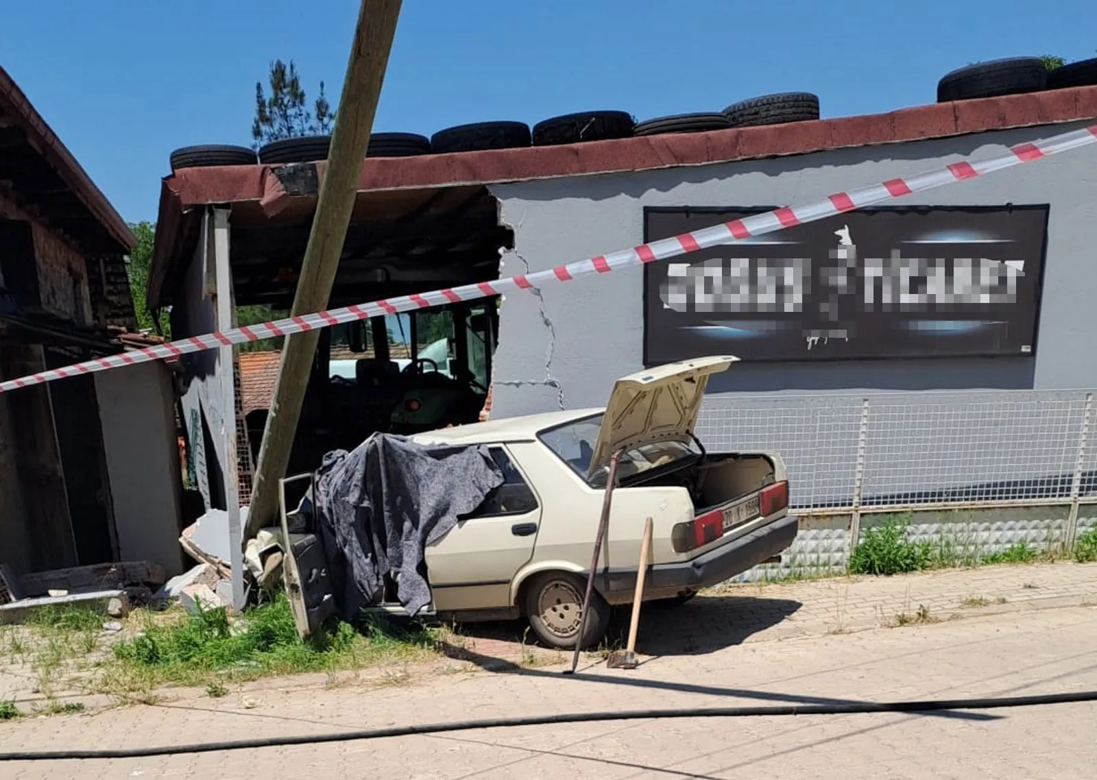 Denizli’de feci kaza Otomobil duvara çarptı, yaşlı çift hayatını kaybetti