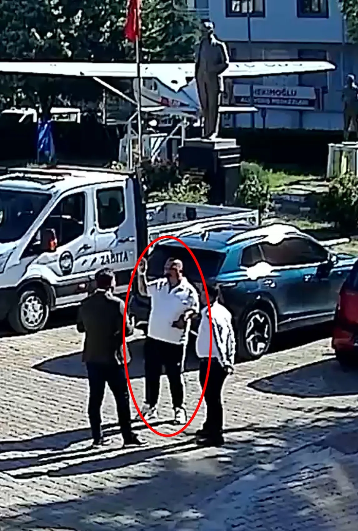 Dinar Belediye Başkanı’nın aracına bıçaklı müdahale girişimi