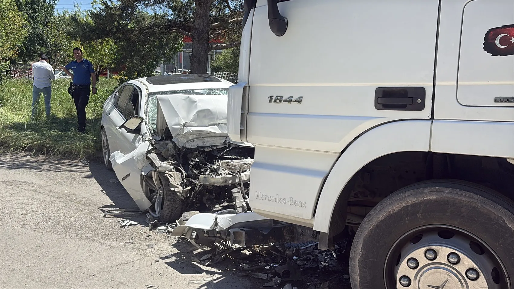 Sivas'ta TIR ile otomobil çarpıştı 35 yaşındaki sürücü hayatını kaybetti