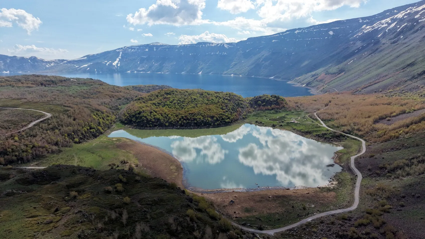 Nemrut Krater Gölü ziyaretçilerine kapılarını yeniden açtı